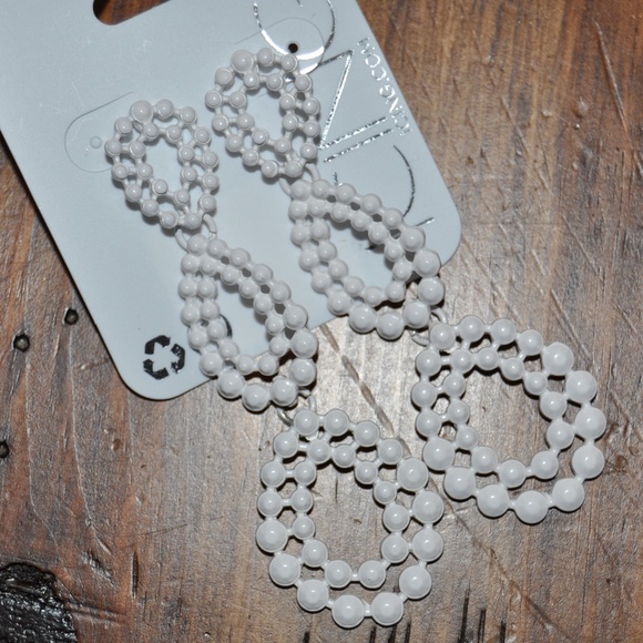 NEW 3" Filigree Teardrop Drop Earrings - White NWT - Picture 4 of 6